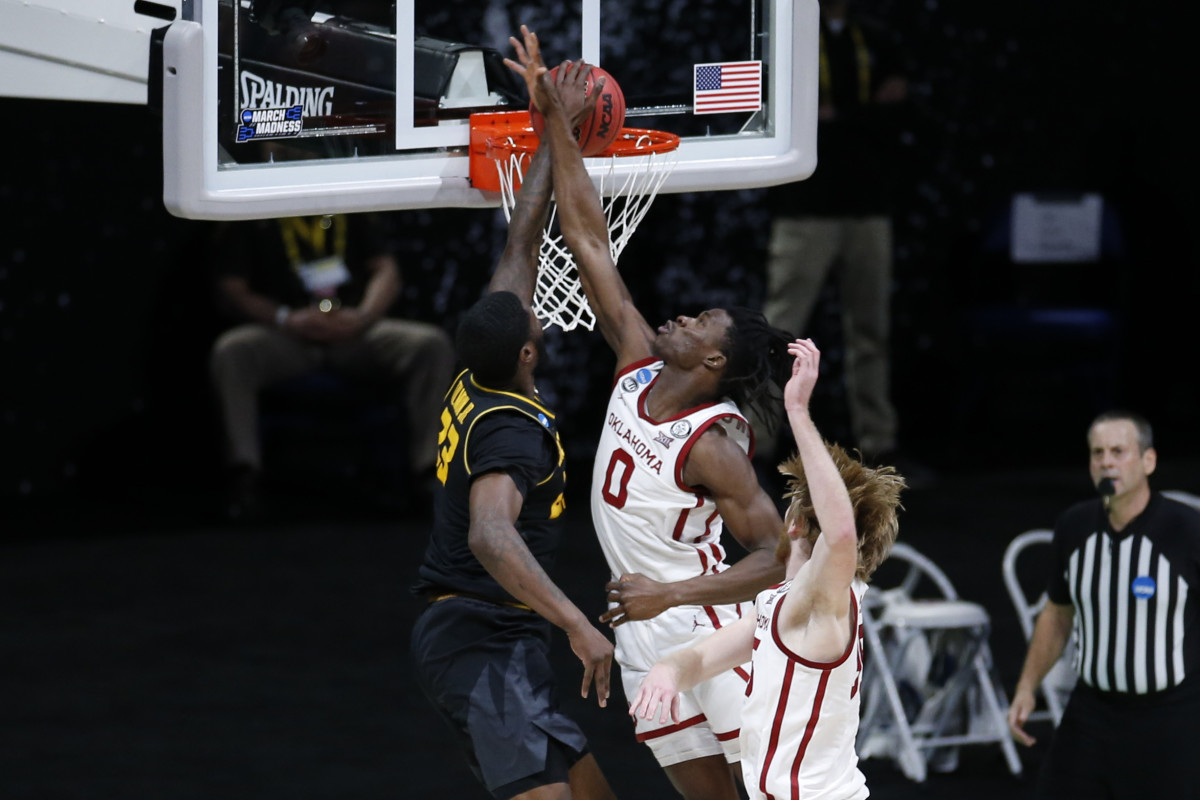 Décès d'un joueur de basket-ball en Oklahoma et soins médicaux