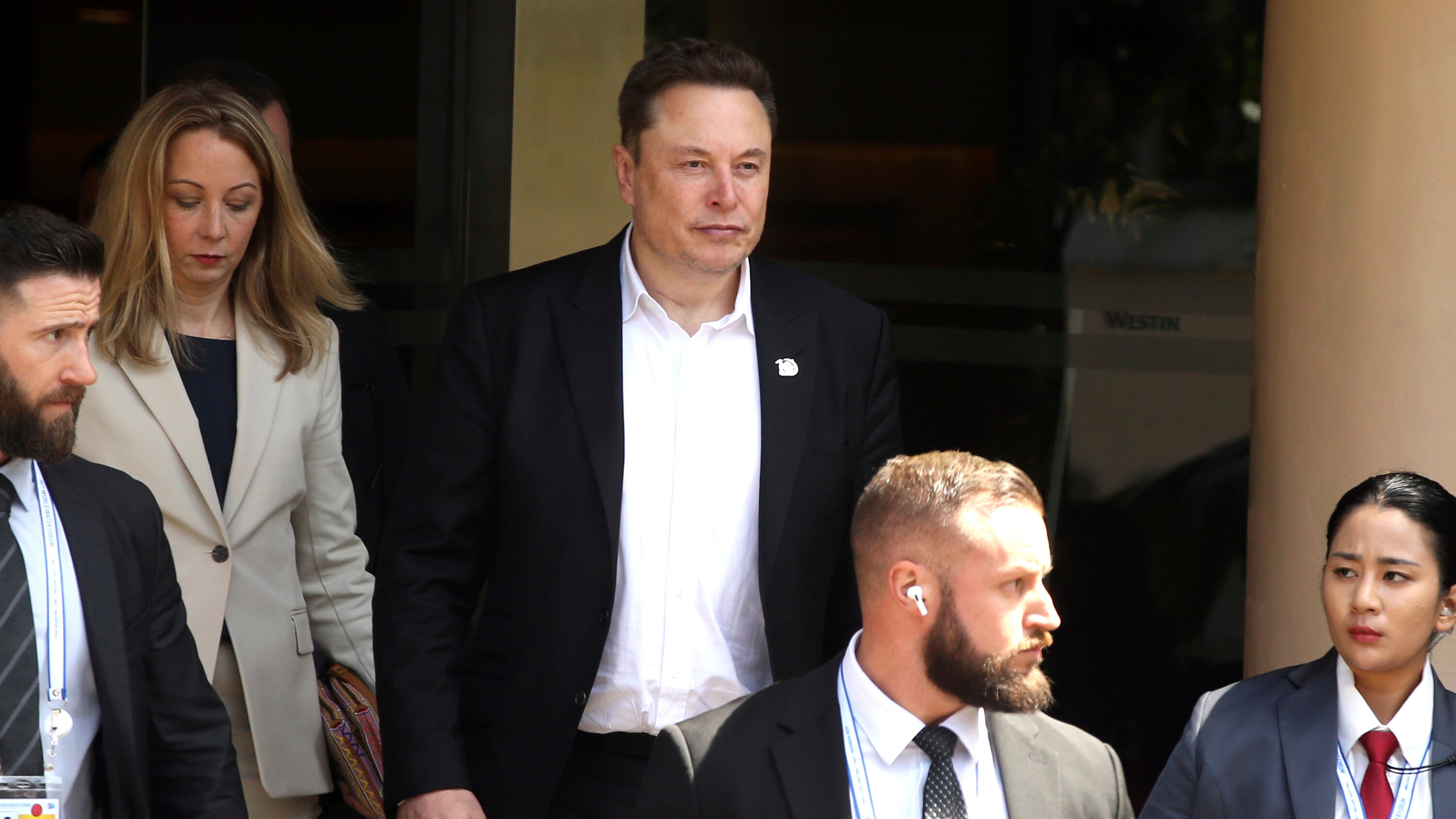 إيلون ماسك يتصاعد في معركته ضد OpenAI