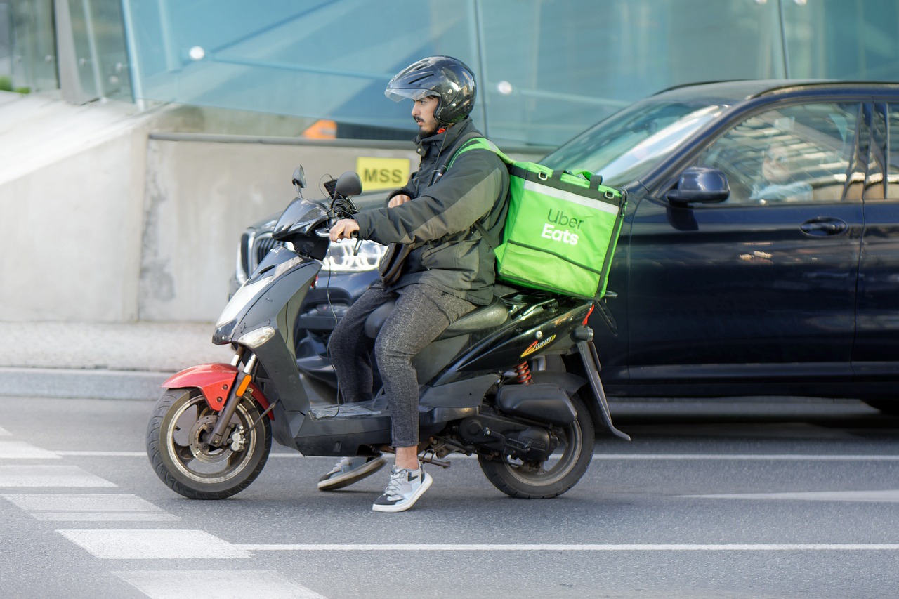 Study Reveals Food Delivery Workers' Conditions in France