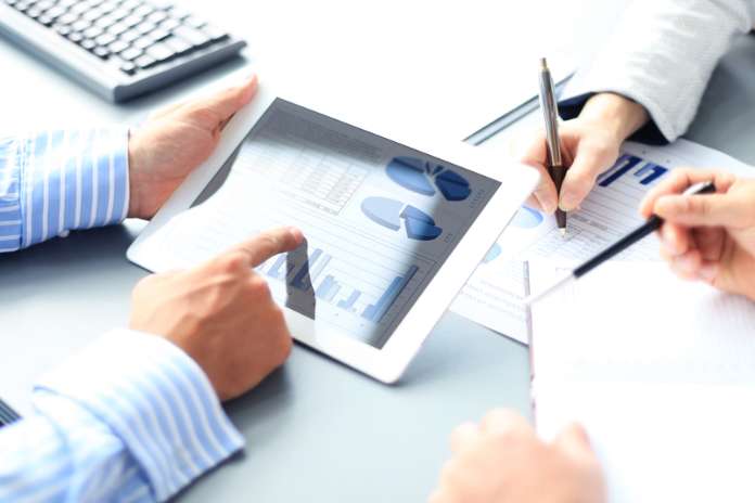 تراجع مؤشر الأسهم السعودية الرئيسي بتداولات نشطة