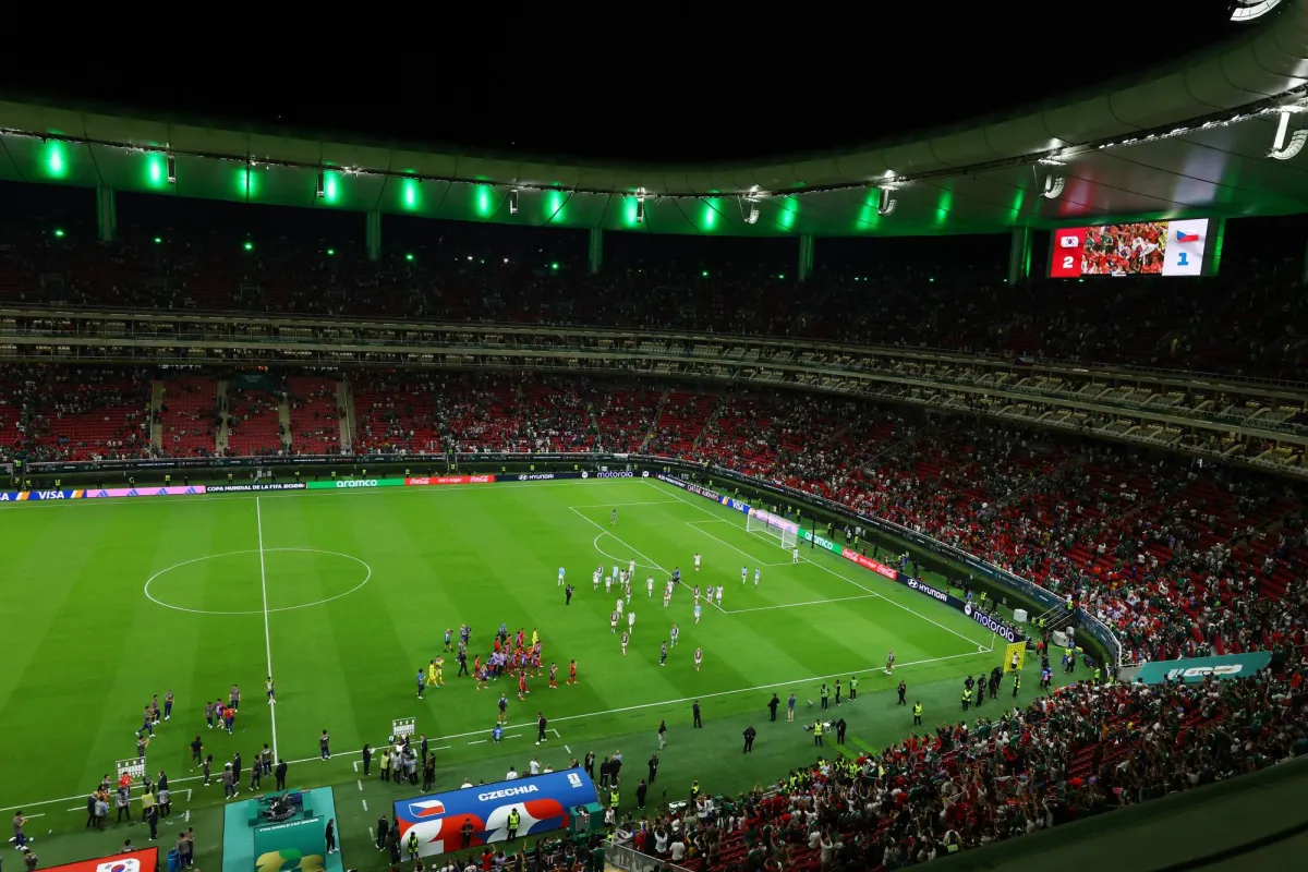 مقاعد شاغرة في مباراة كأس العالم تثير القلق