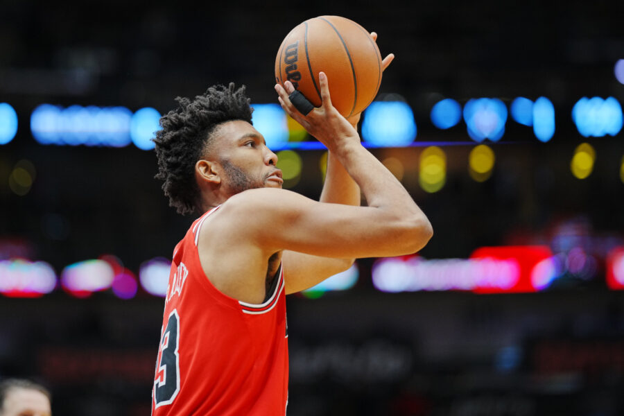 تعاقد هيوكس مع توني برادلي لتعزيز العمق الداخلي