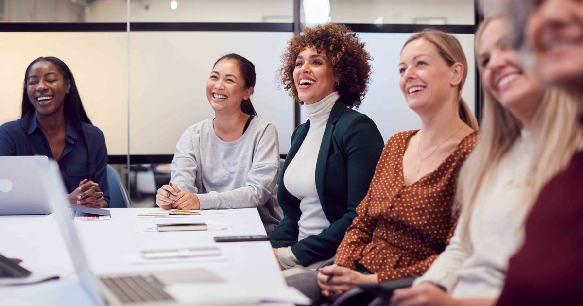 المستشار علاء مصطفى: المرأة ملزمة بالإنفاق مع الزوج