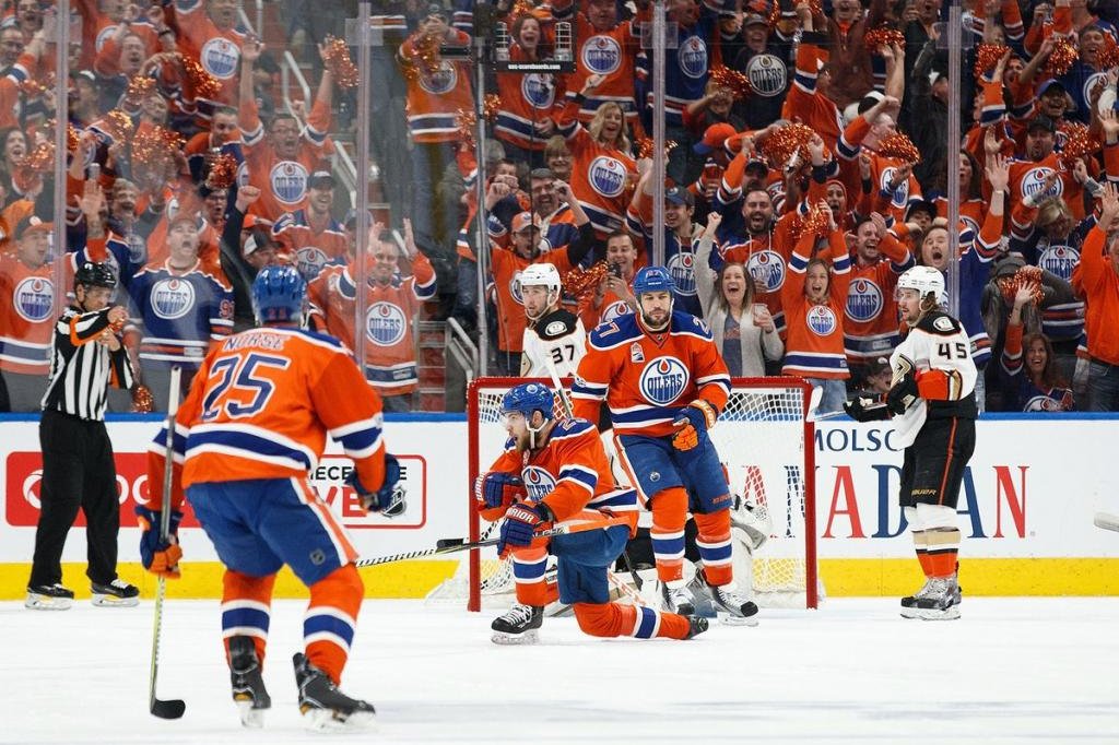 أنهايم تسعى لحسم الدور الأول في تصفيات دوري الهوكي