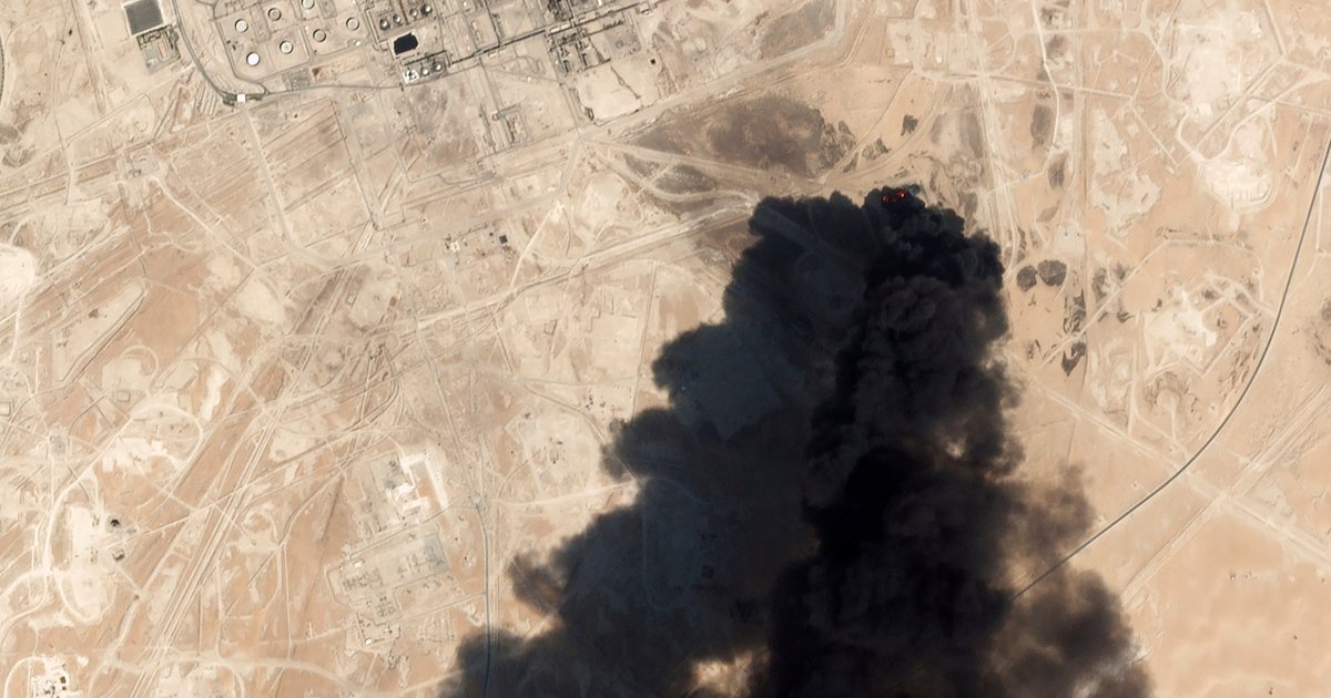 إيران تستهدف منشآت نفطية سعودية في ينبع