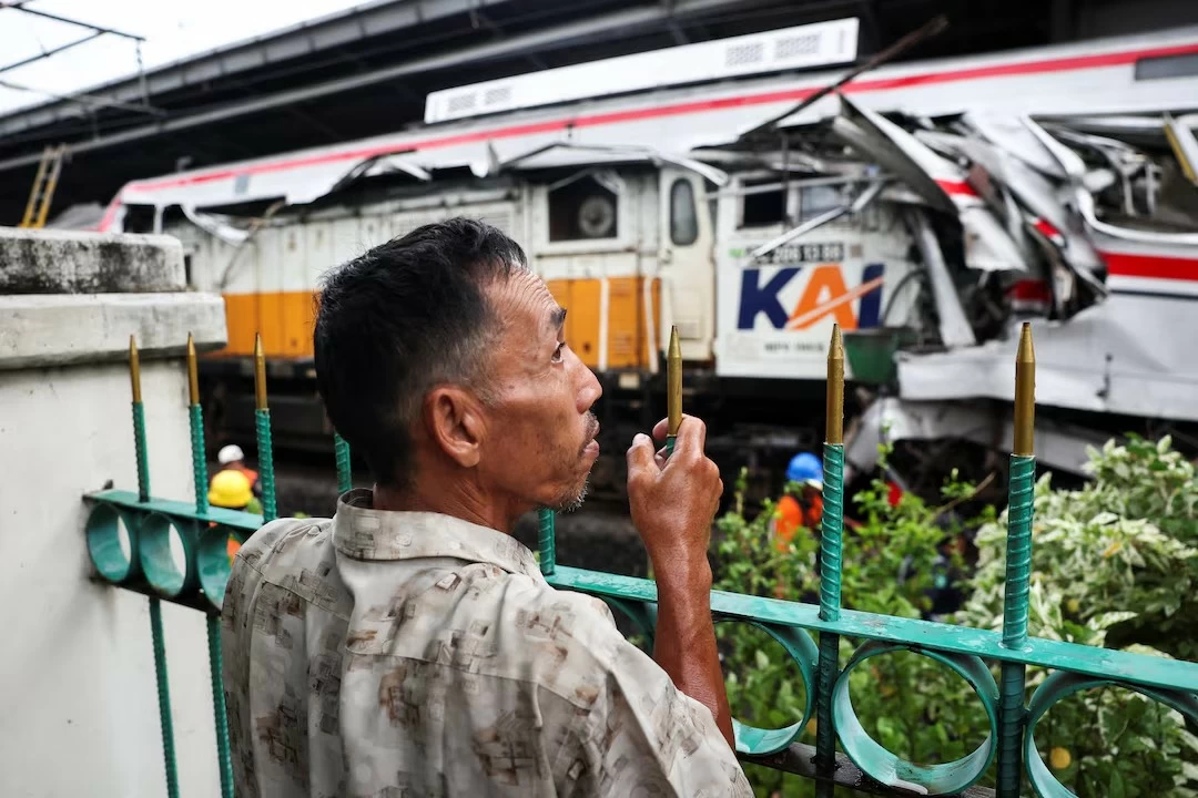 تصادم قطارين في جاكرتا: 14 قتيلاً و84 مصاباً