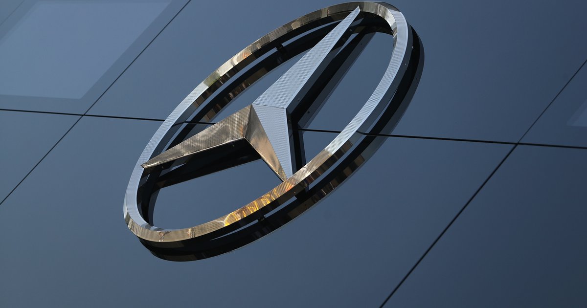 Mercedes-Benz Profit Decline of 17% Due to Cost Pressures