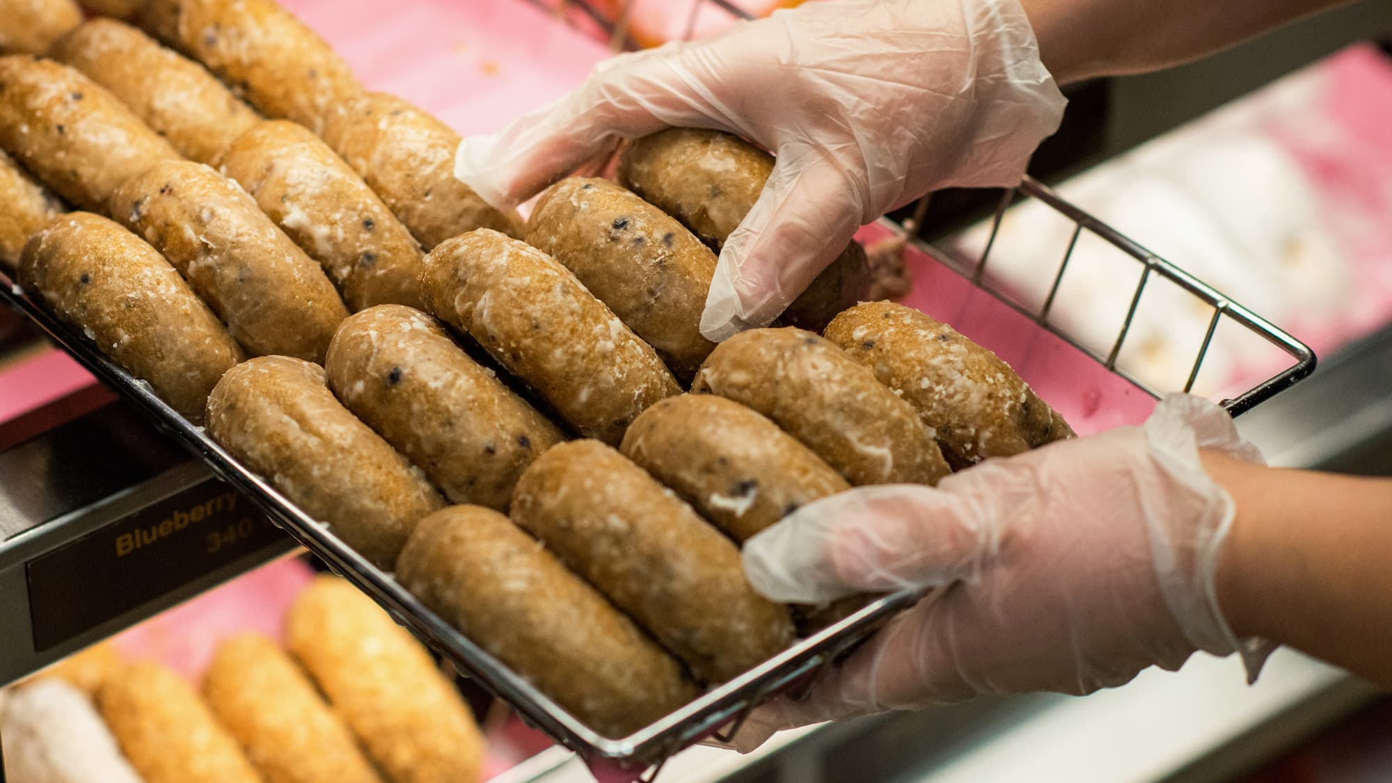 تباطؤ قطاع الخدمات الأمريكي وارتفاع الأسعار