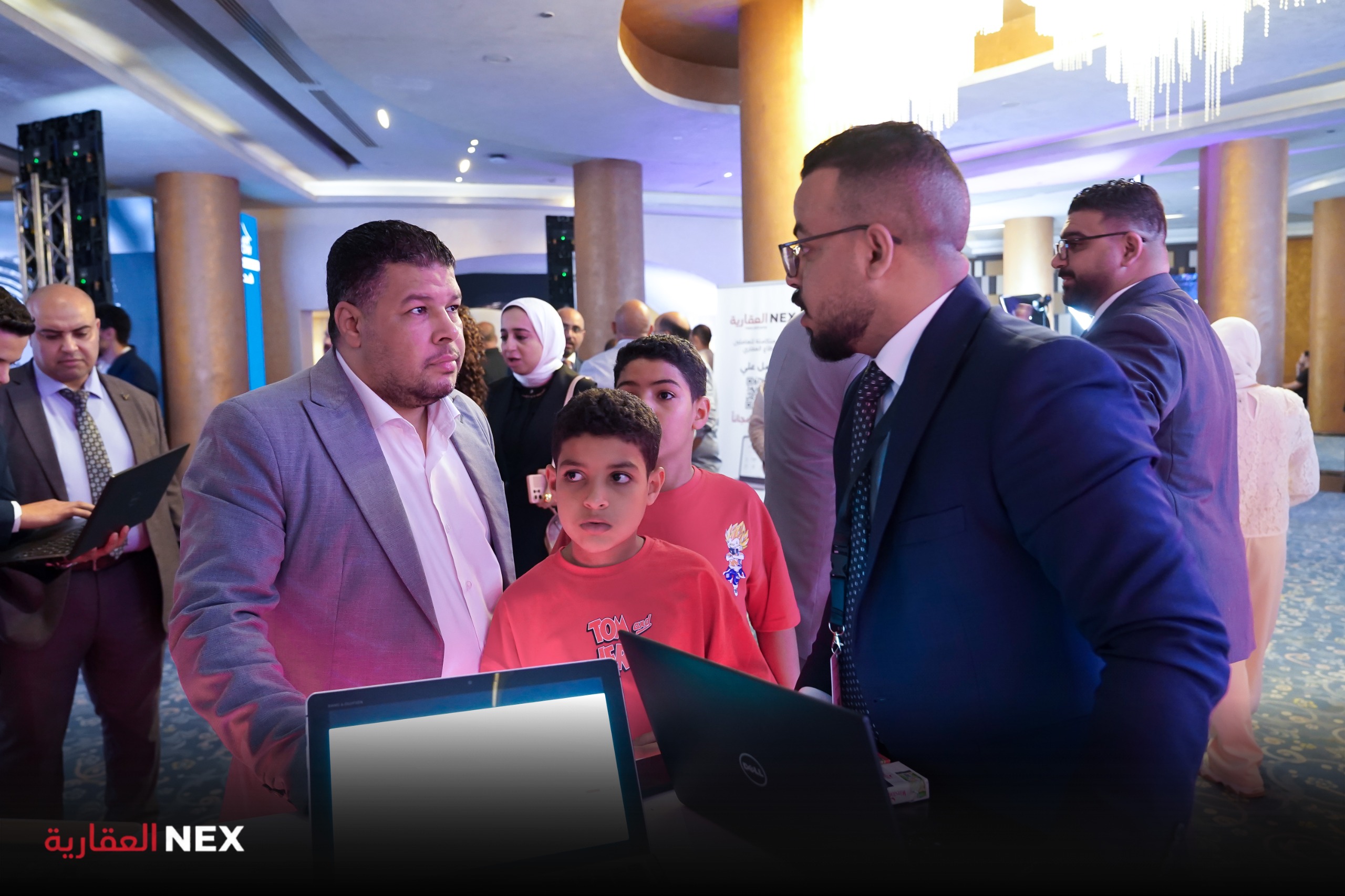 إقبال زوار معرض عقار شو على جناح NEX
