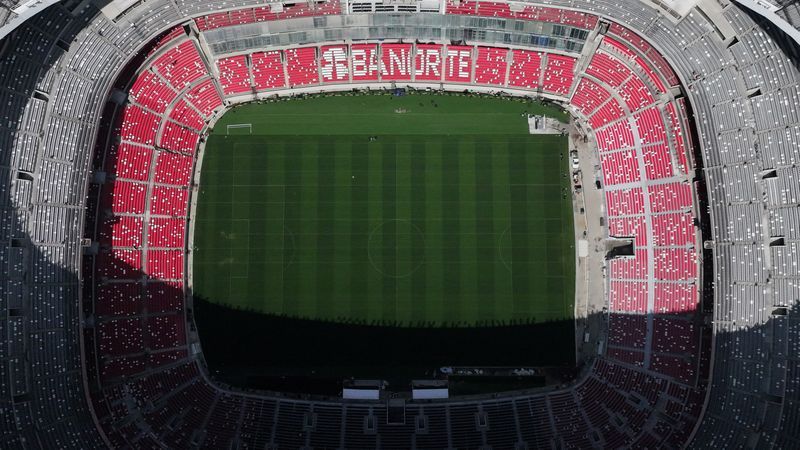Mann stirbt nach Sturz bei Wiedereröffnung eines Stadions