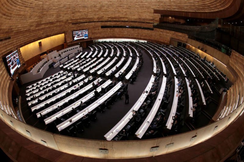 إلغاء معاشات النواب السابقين في تايلاند: جدل واستدامة مالية