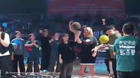 زاخاروفا تتألق في بطولة كرة السلة الروسية