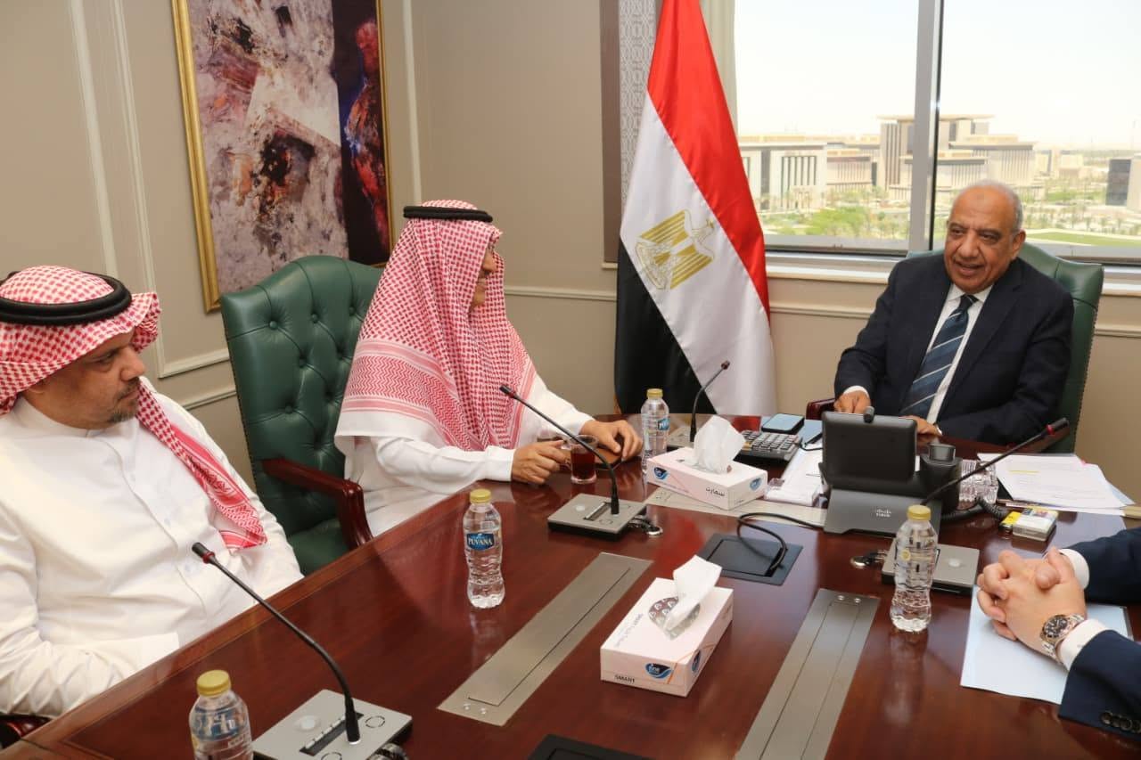اجتماع وزير الكهرباء مع "أكوا باور" لتسريع مشروعات الطاقة