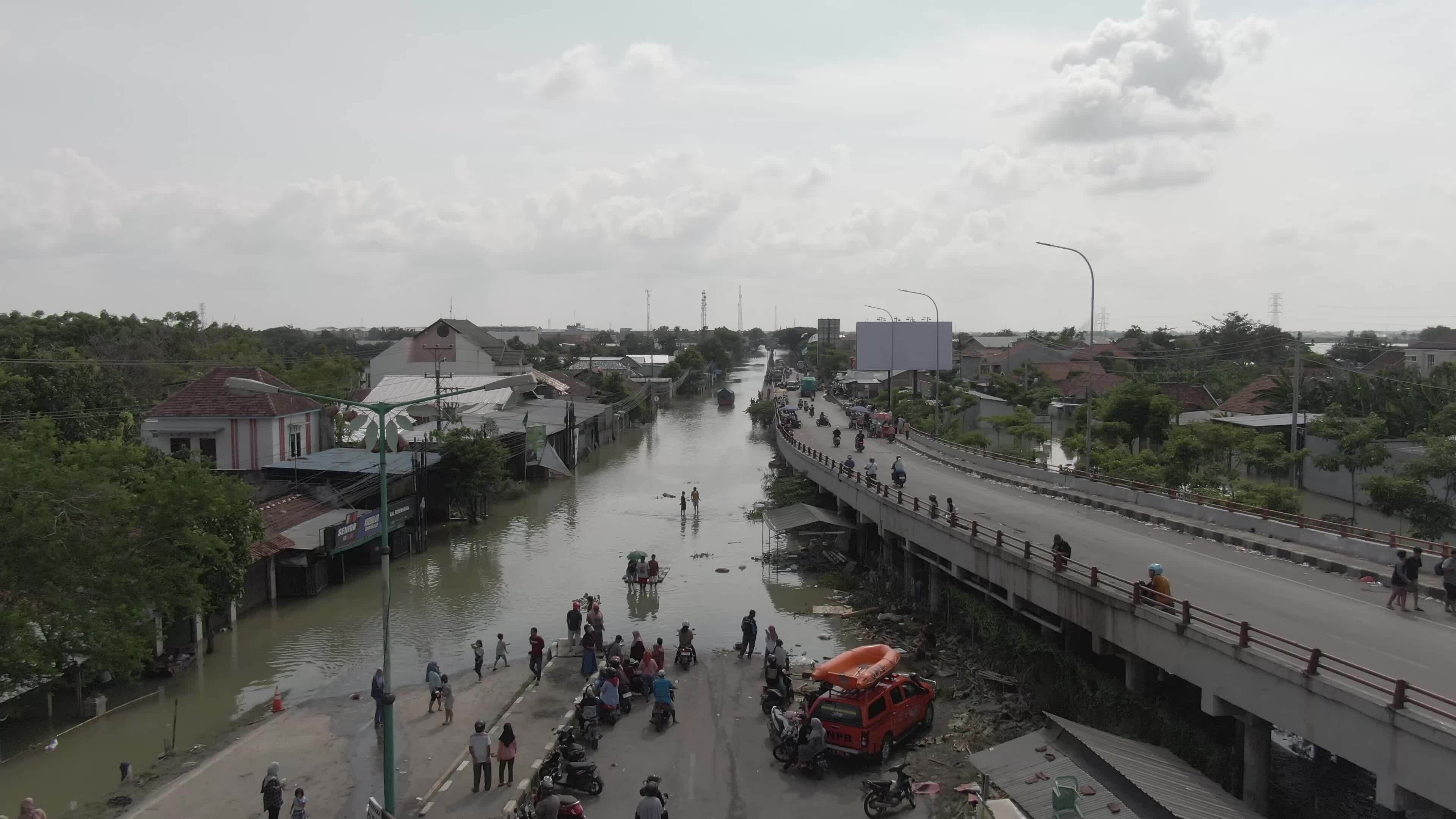 إصلاح المنازل المتضررة من الفيضانات في ديمك