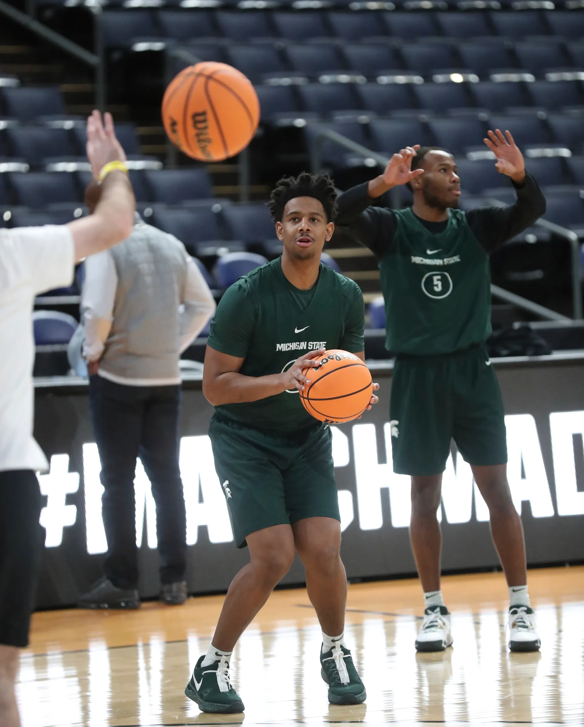 ميشيغان تتأهل إلى نصف نهائي NCAA بفوز ساحق