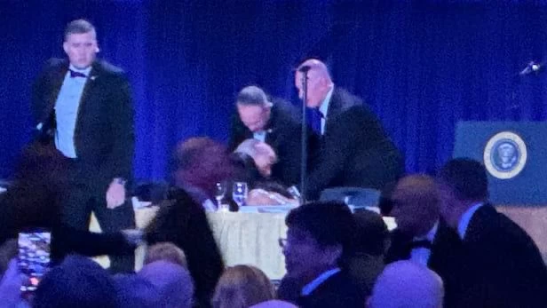 إطلاق نار خلال حفل عشاء مراسلي البيت الأبيض