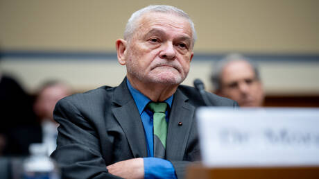 اتهام مستشار فاوتشي بإخفاء وثائق كوفيد-19