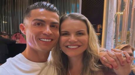 Special Gift from Ronaldo Family to Their Doctor