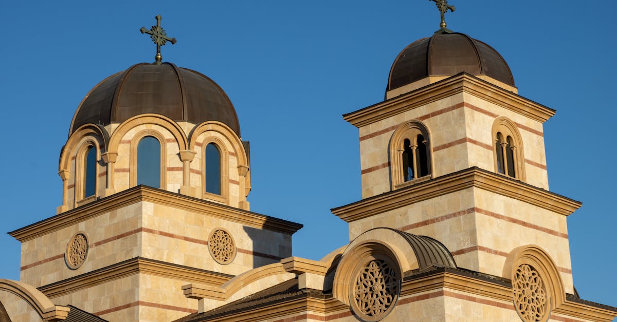 Schließung von Kirchen und Tempeln in Dubai: Gründe