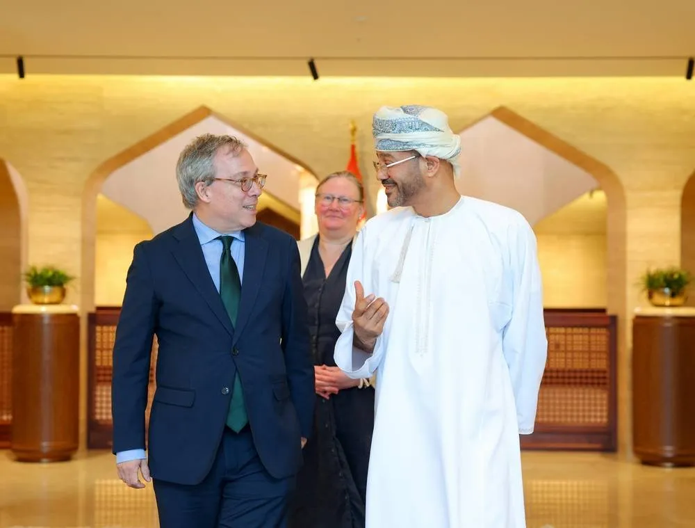 عُمان تؤكد على أهمية تأمين الملاحة في مضيق هرمز