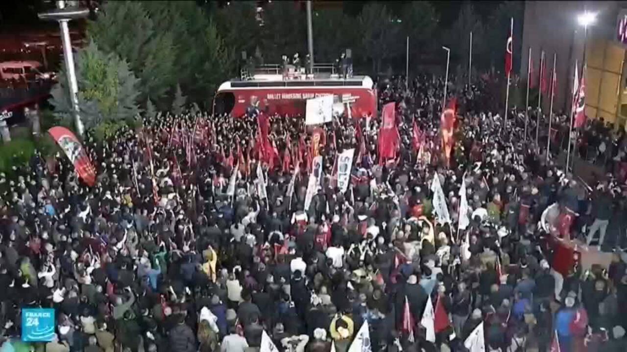 Manifestations à Ankara après l'annulation d'Özgür Özel