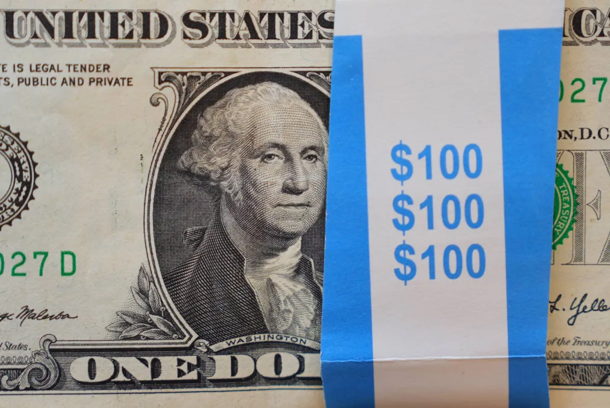 هدنة ترمب تؤدي إلى تراجع الدولار وارتفاع العملات