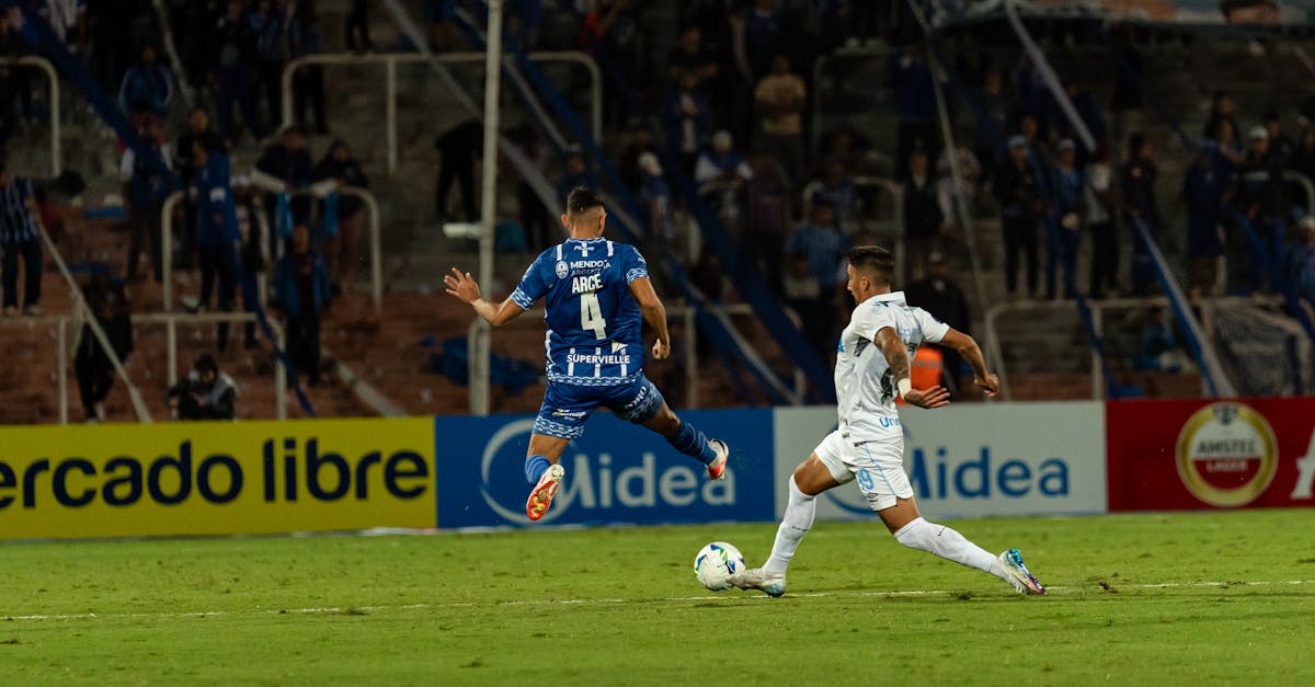 تعادل الأهلي مع سيراميكا يثير جدلاً حول الأداء