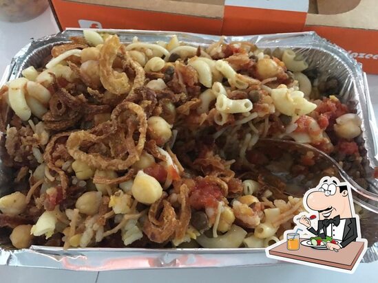 احتفالات شعبية بزيارة حسين فهمي لكشري أبو طار