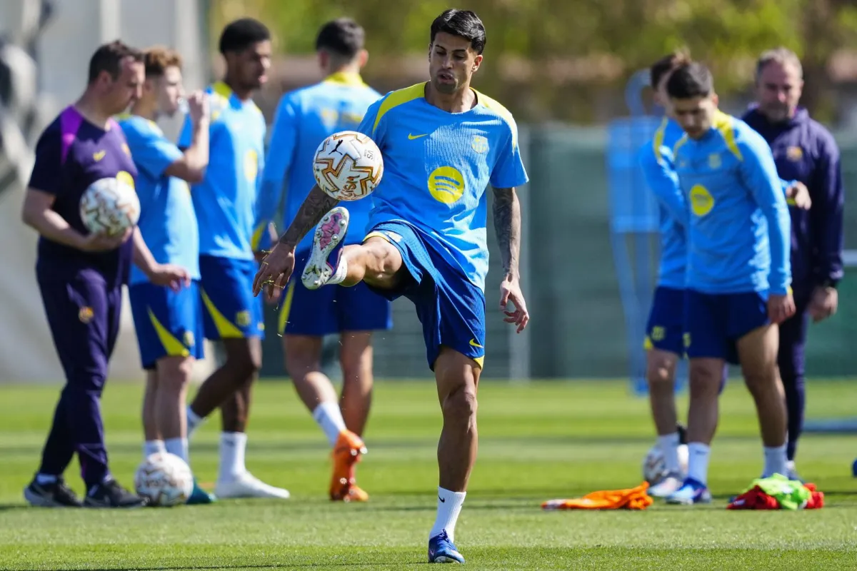 Cancelo préfère rester à Barcelone et refuse Al-Hilal