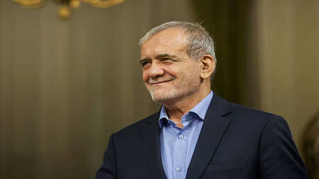 الرئيس الإيراني ينضم لحملة التطوع الوطنية