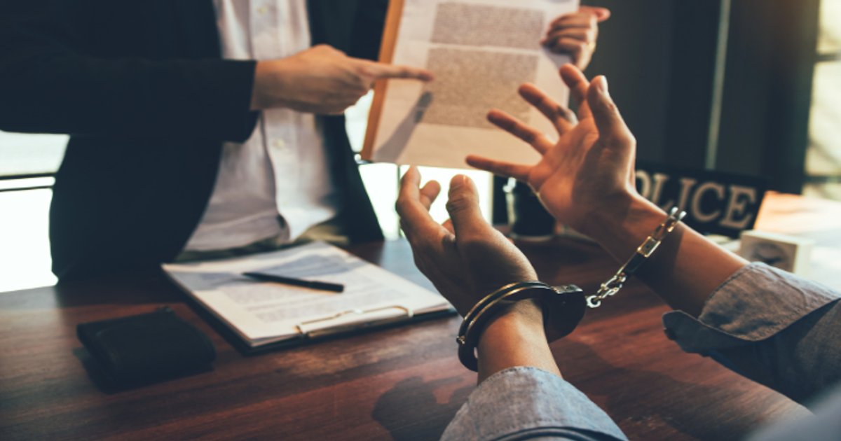 Erfahren Sie, wie Sie vor der Gerichtsverhandlung aus dem Gefängnis kommen