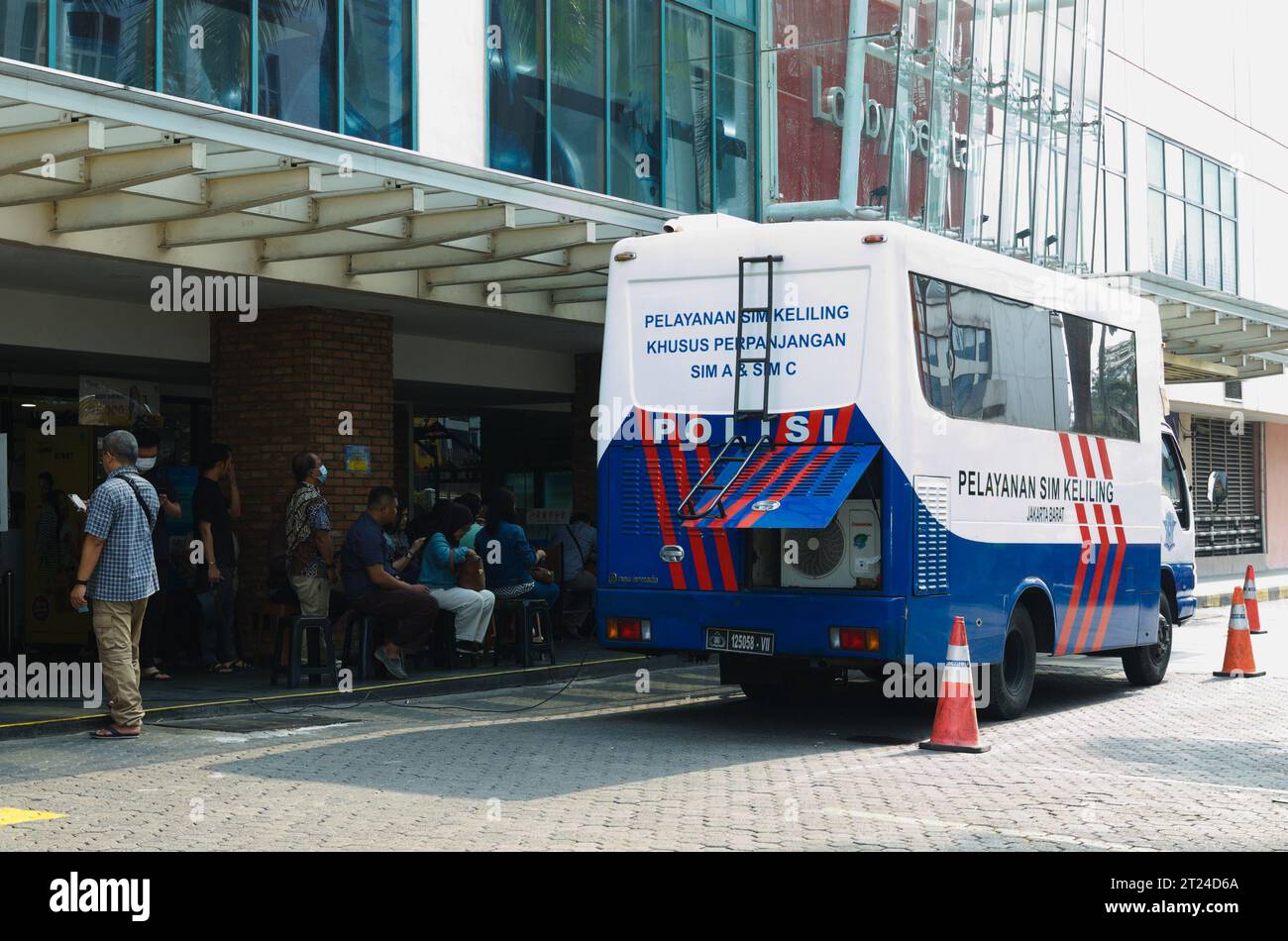 Mobil sürücülük lisenziyasını yeniləməyə xidmətlər