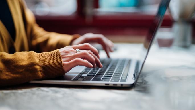 الأخطاء المطبعية كدليل على الكتابة البشرية