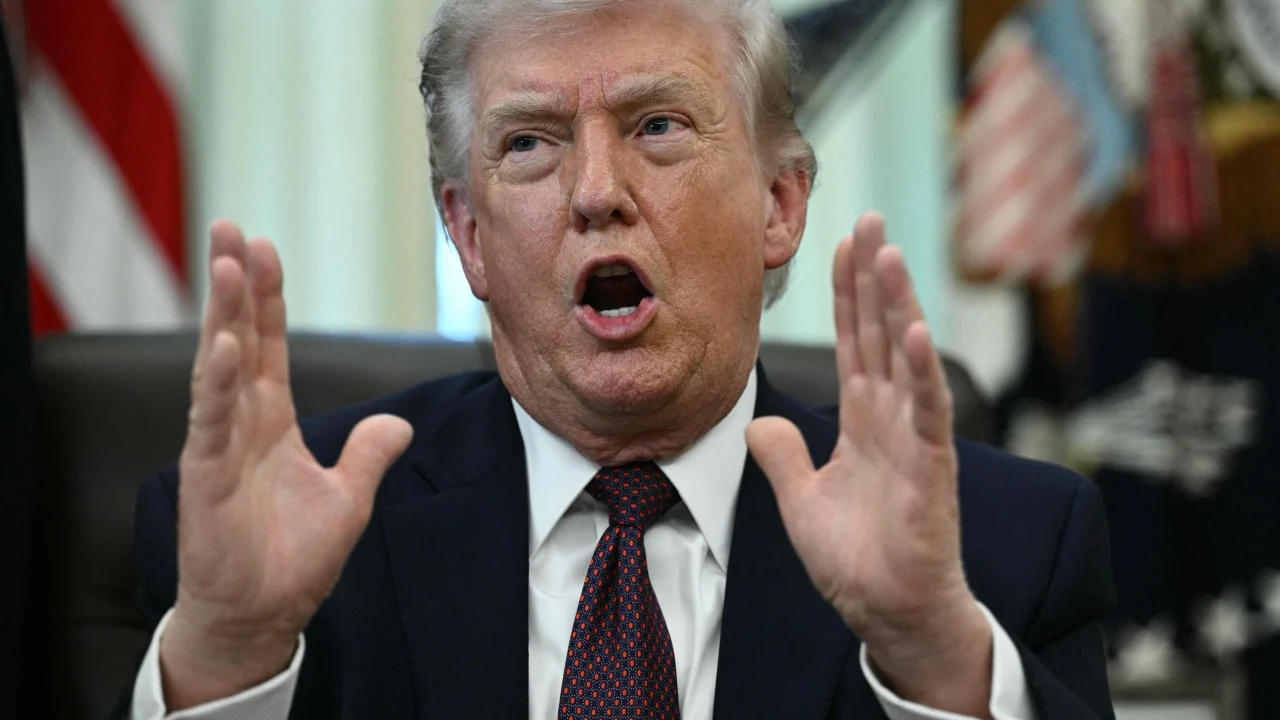 ترامب يكشف عن إمكانية إنهاء الهجمات على إيران