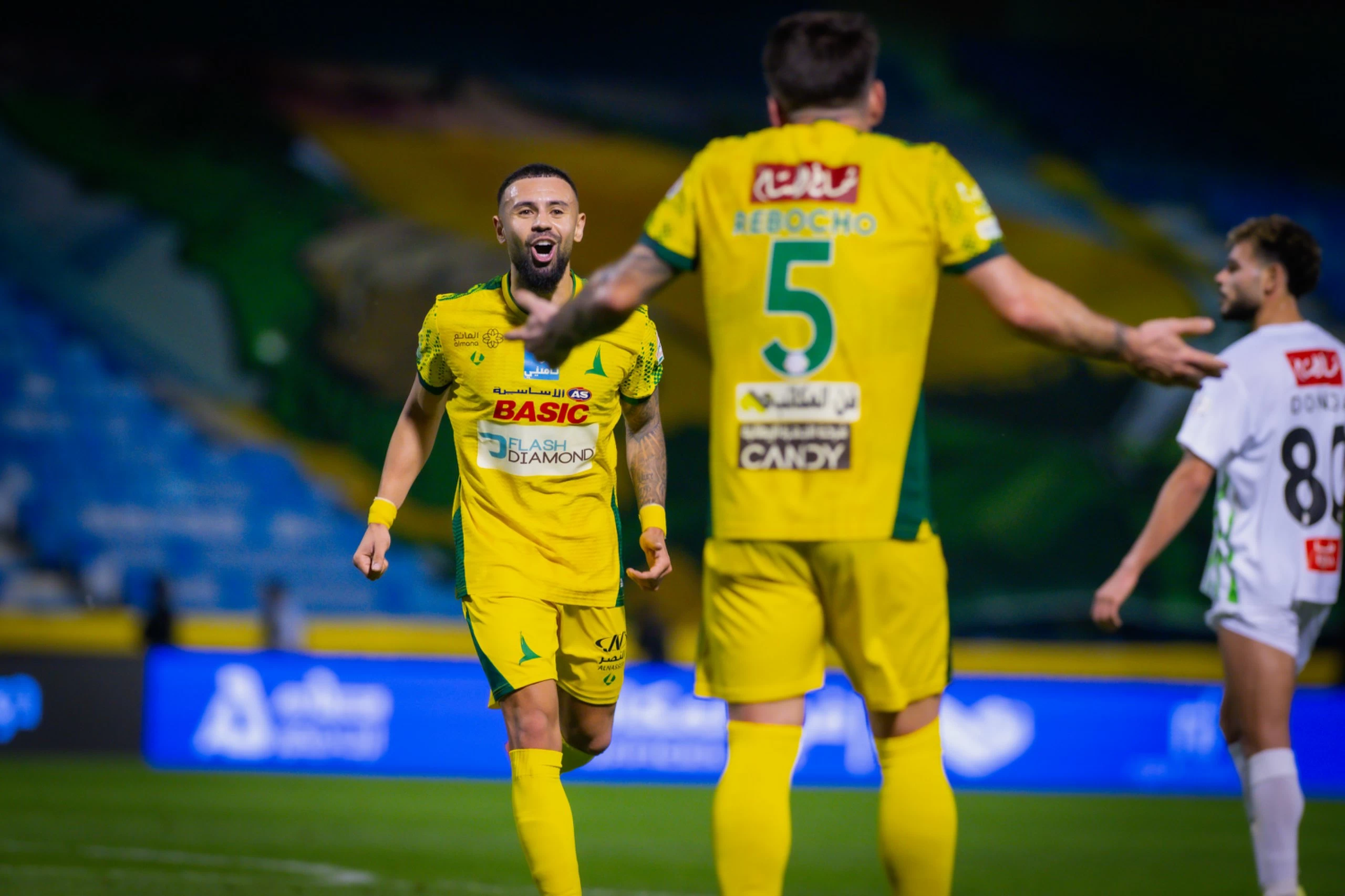 الخليج ينتصر على النجمة بثلاثية في دوري روشن