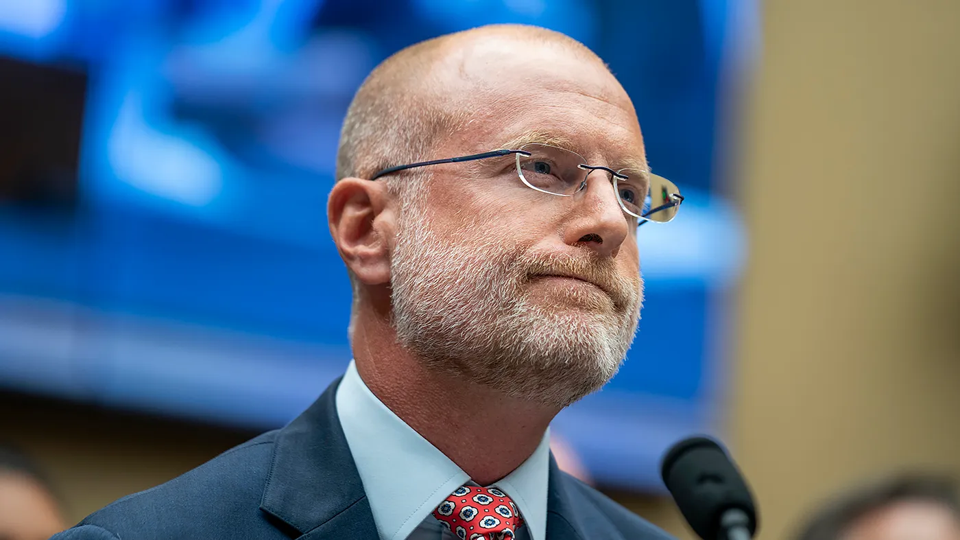 FCC تطلب تجديد تراخيص ديزني مبكرًا