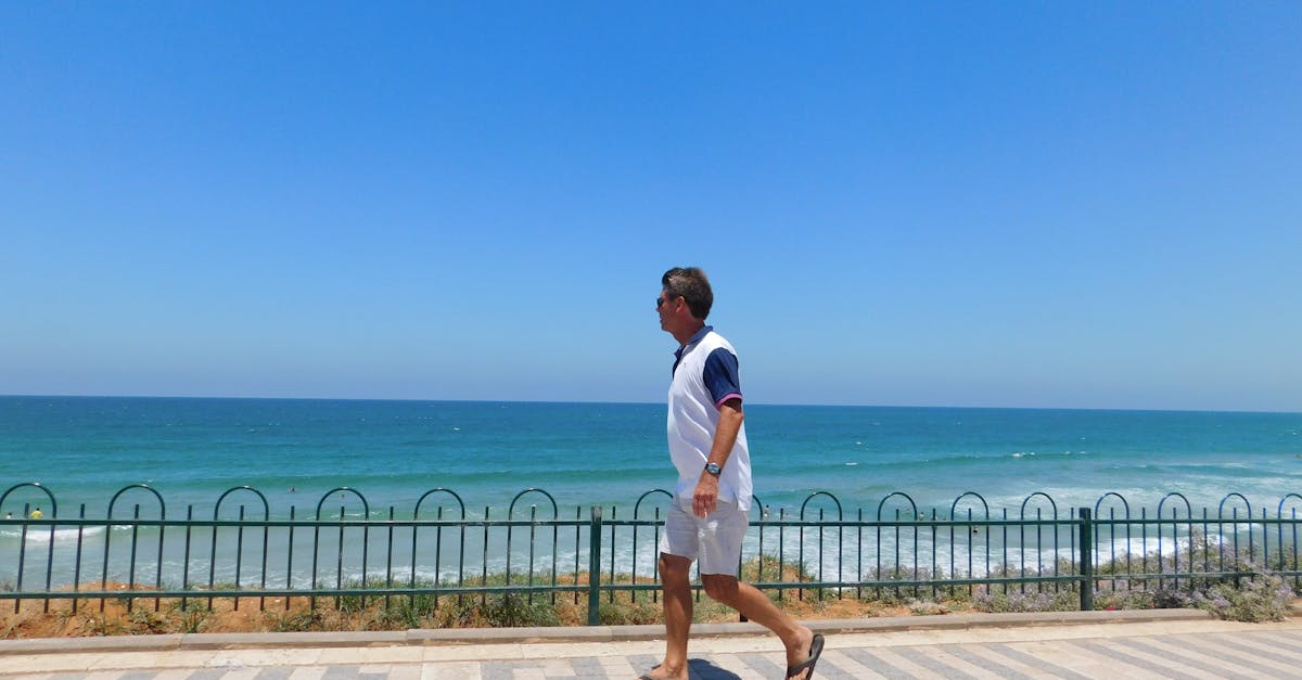 قصف إيراني في تل أبيب: إصابة وذخائر عنقودية