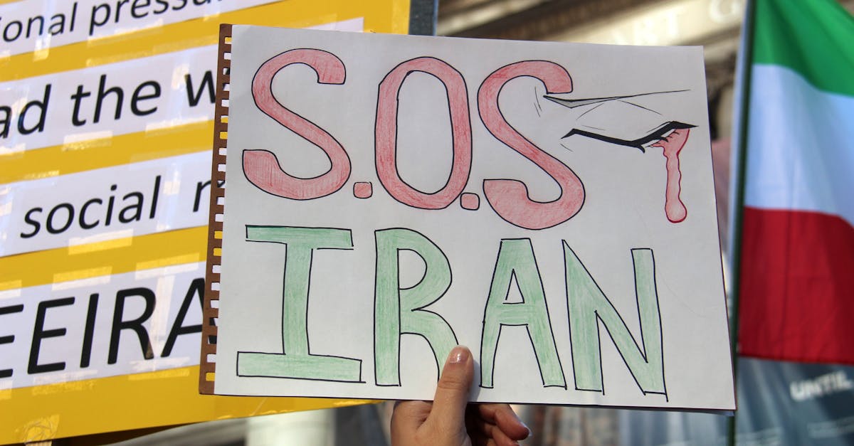 تراجع وول ستريت مع استمرار الحذر قبل موعد ترامب النهائي