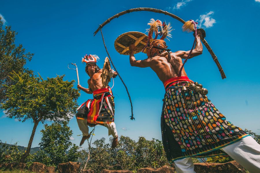 Présentation d'une danse traditionnelle à Tamgung, Indonésie