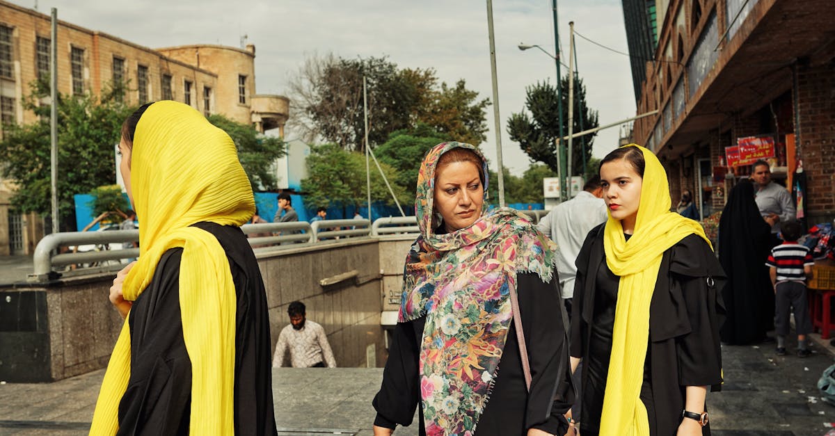 ترامب يعلق الضربات ضد إيران مقابل فتح مضيق هرمز