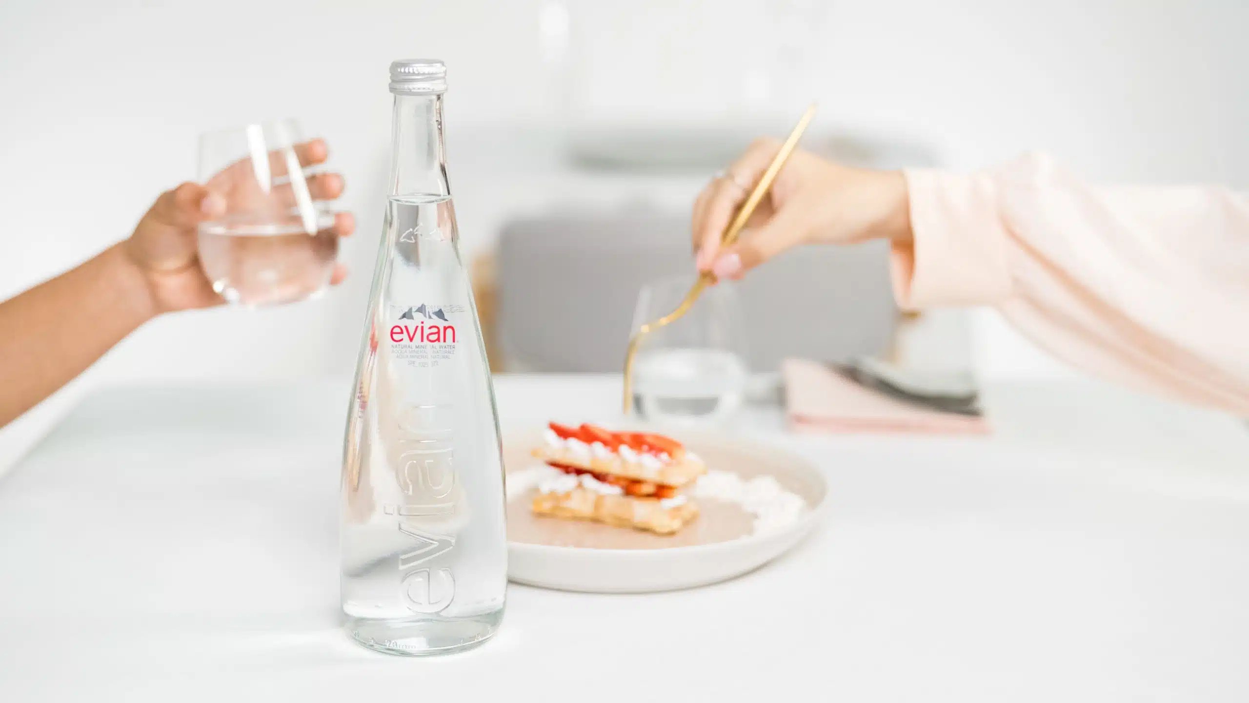 إيفيان تطلق مياه غازية جديدة بمناسبة 200 عام