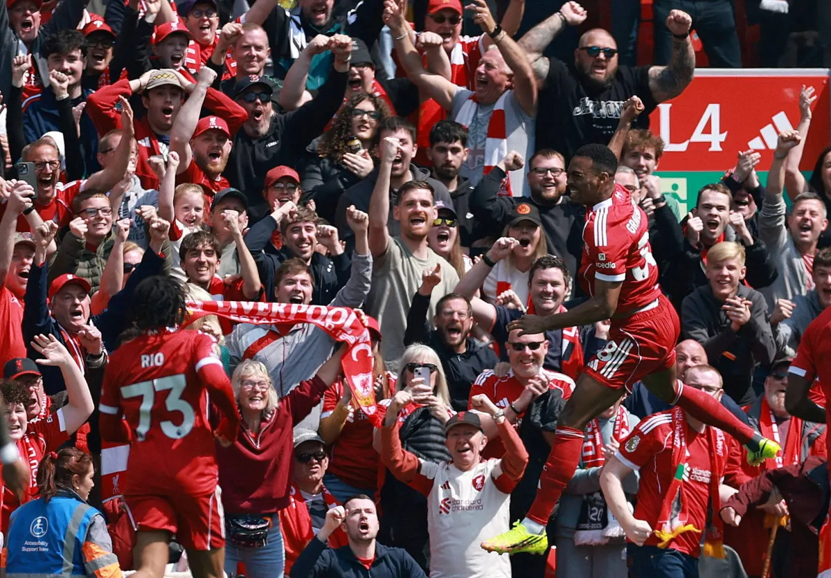جماهير ليفربول تهاجم الفريق بعد التعادل مع تشيلسي