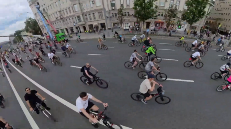 Moskauer Fahrradfestival zieht Tausende an