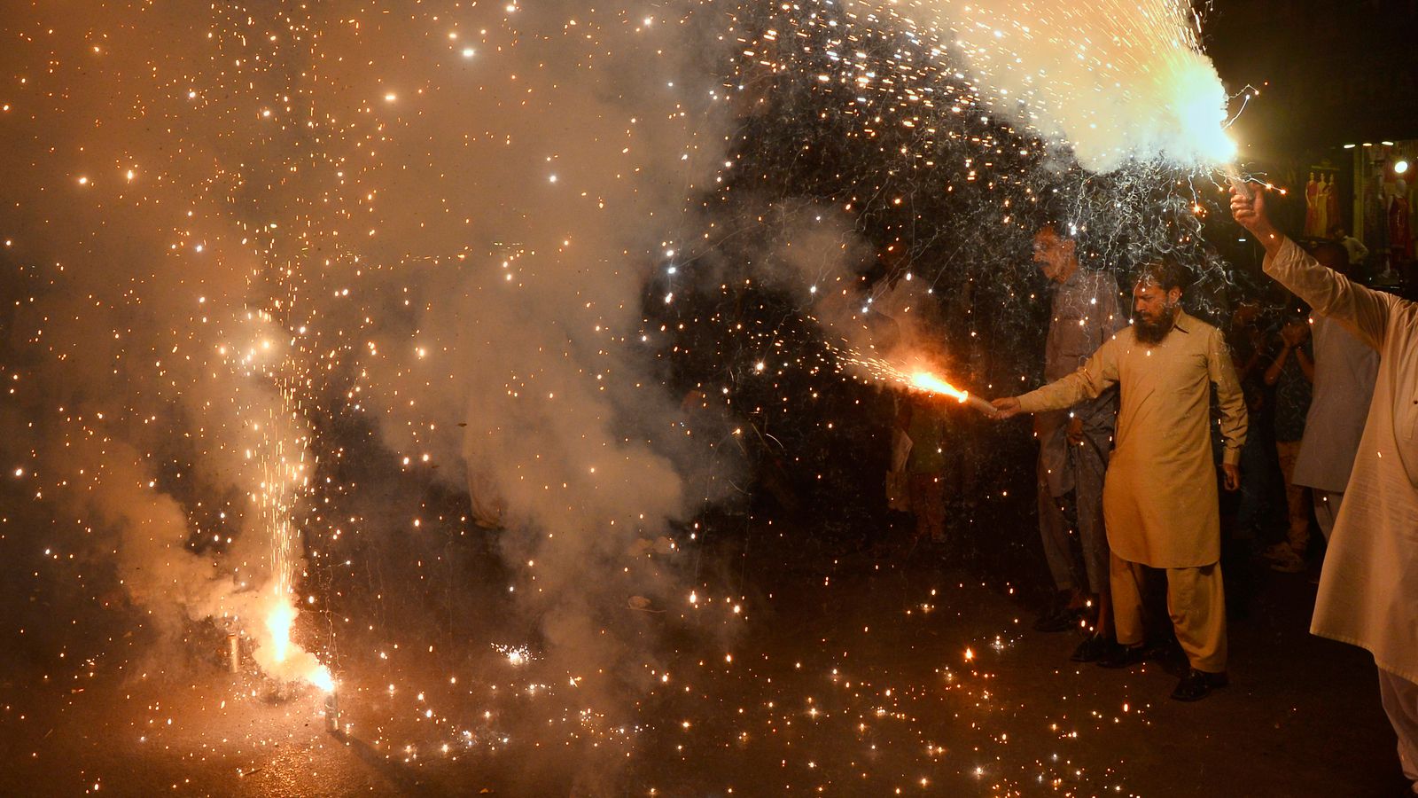 توقف القتال بين أمريكا وإيران: دور باكستان كوسيط