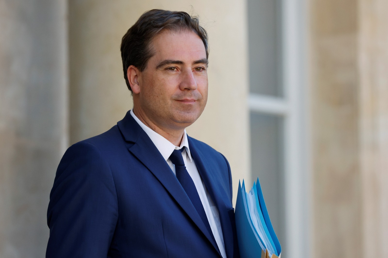 دعوة لتعديل الدستور الفرنسي للحد من العجز العام