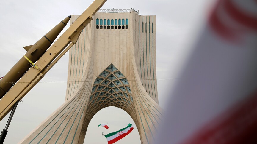 إيران تستهدف قاعدة أمريكية في الكويت