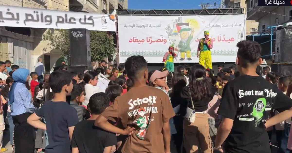 أطفال غزة يتشبثون بفرحة العيد رغم الدمار