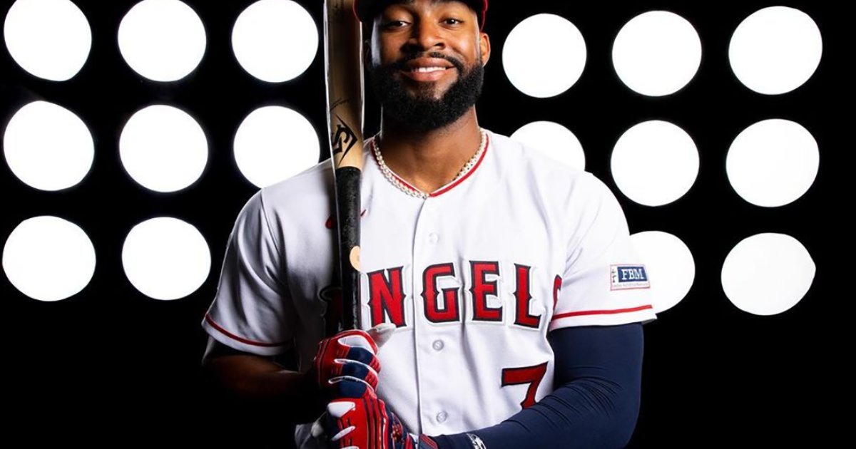 جو أديل يحقق إنجازاً دفاعياً غير مسبوق في البيسبول