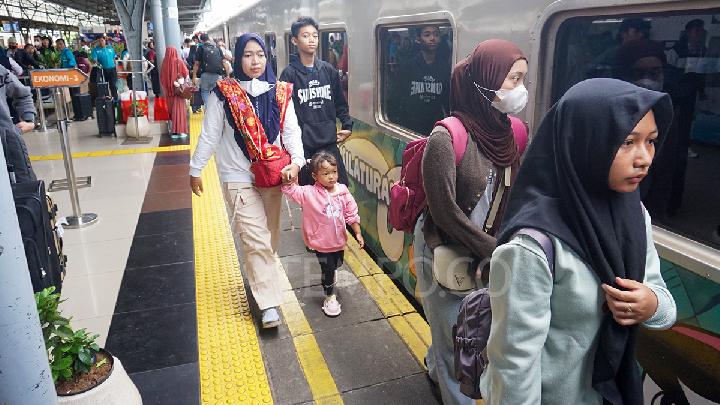 Penjualan Rekor Tiket Kereta Api Menjelang Lebaran