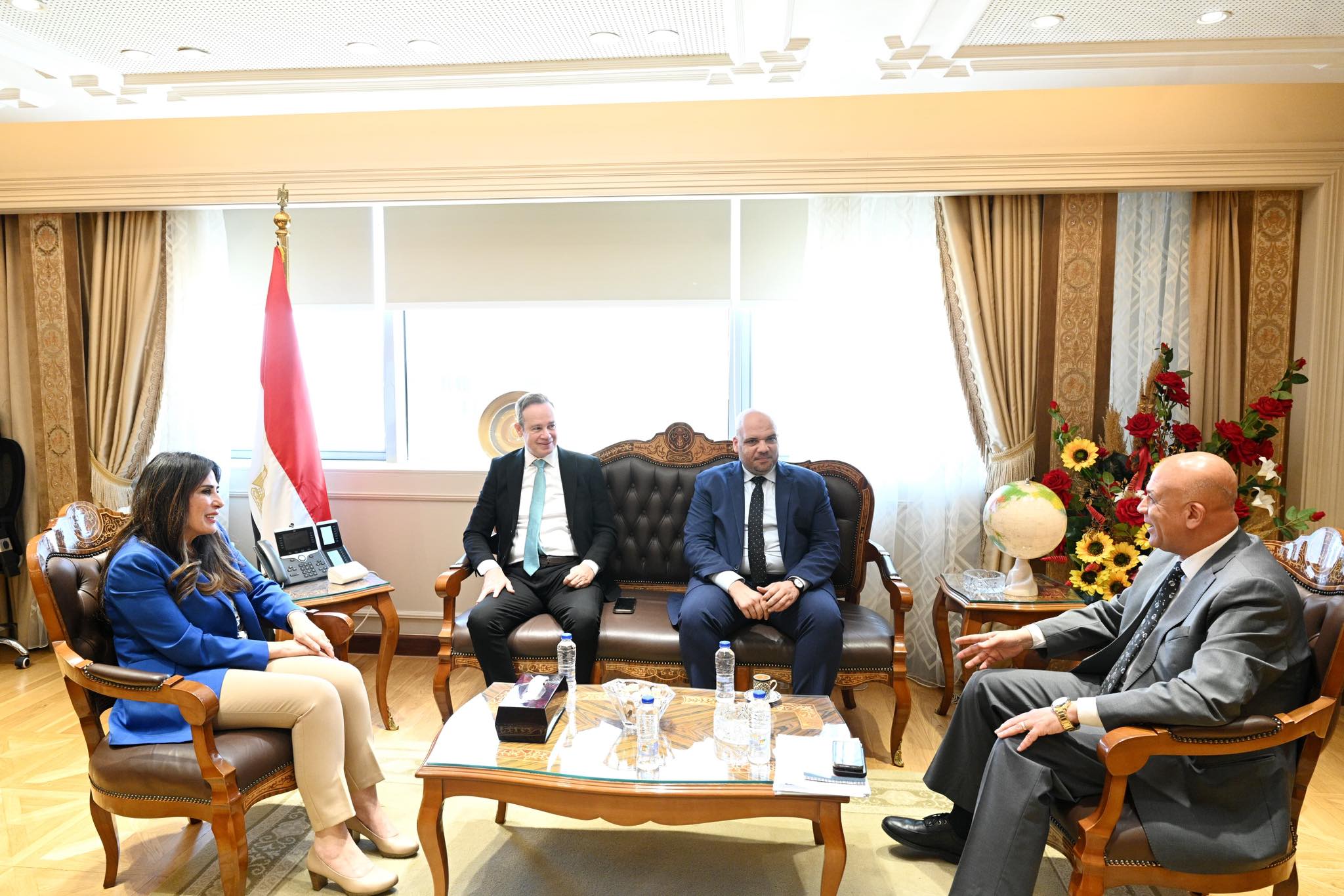 اجتماع وزيرة الإسكان مع أكوا باور لتعزيز مشروعات تحلية المياه